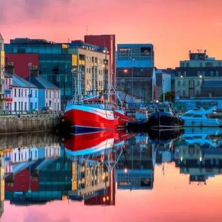 Centre Escape With Large Terrace, Sleeps 7