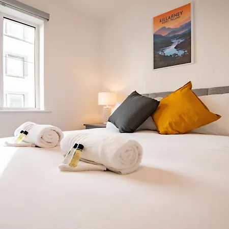 Centre Escape With Large Terrace, Sleeps 7 골웨이