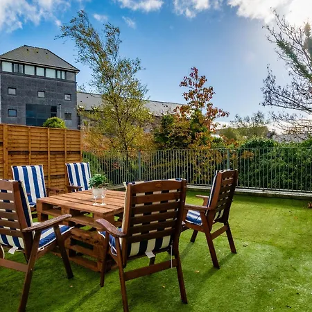 Centre Escape With Large Terrace, Sleeps 7 아파트