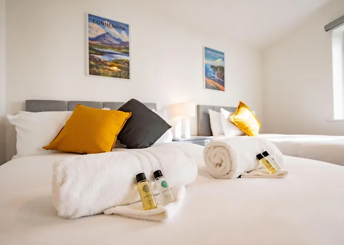 Apartament Centre Escape With Large Terrace, Sleeps 7 Galway