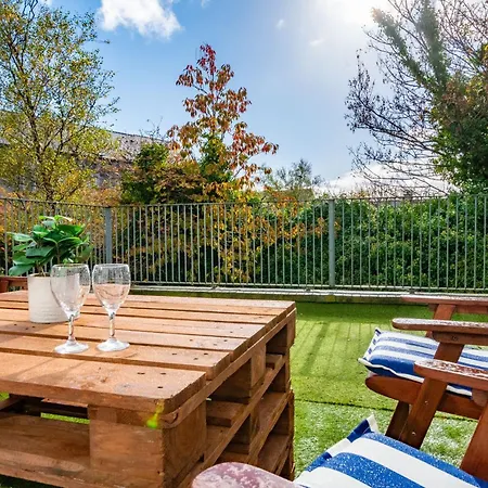 Centre Escape With Large Terrace, Sleeps 7 Апартаменты Голуэй