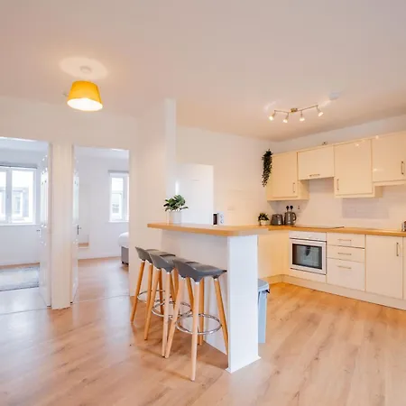 Centre Escape With Large Terrace, Sleeps 7