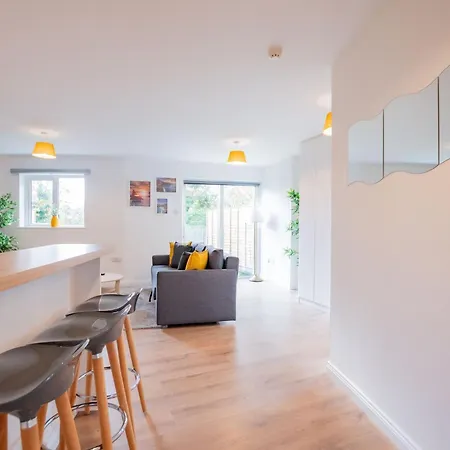 Centre Escape With Large Terrace, Sleeps 7 Apartment