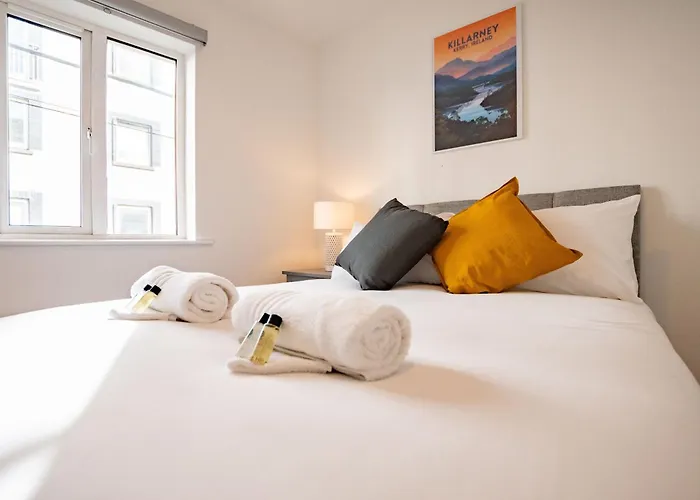 Centre Escape With Large Terrace, Sleeps 7 Galway